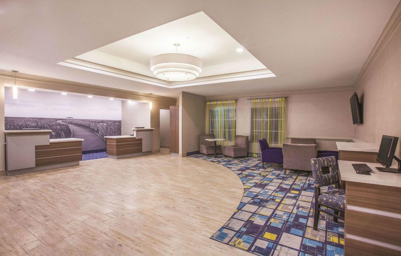 La Quinta By Wyndham Lake Charles Casino Area Exterior photo